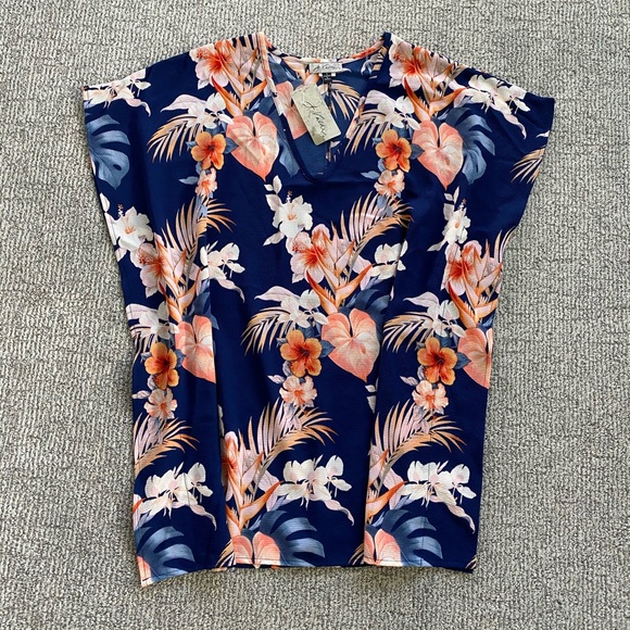 J Valdi Other - Beautiful Floral Swim Coverup